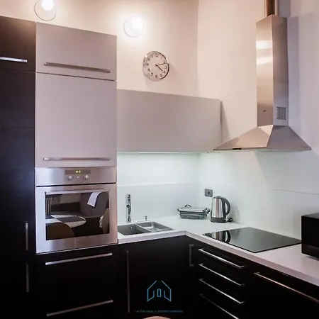 Arona Center - House Erre - Free Parking Appartement Dormelletto